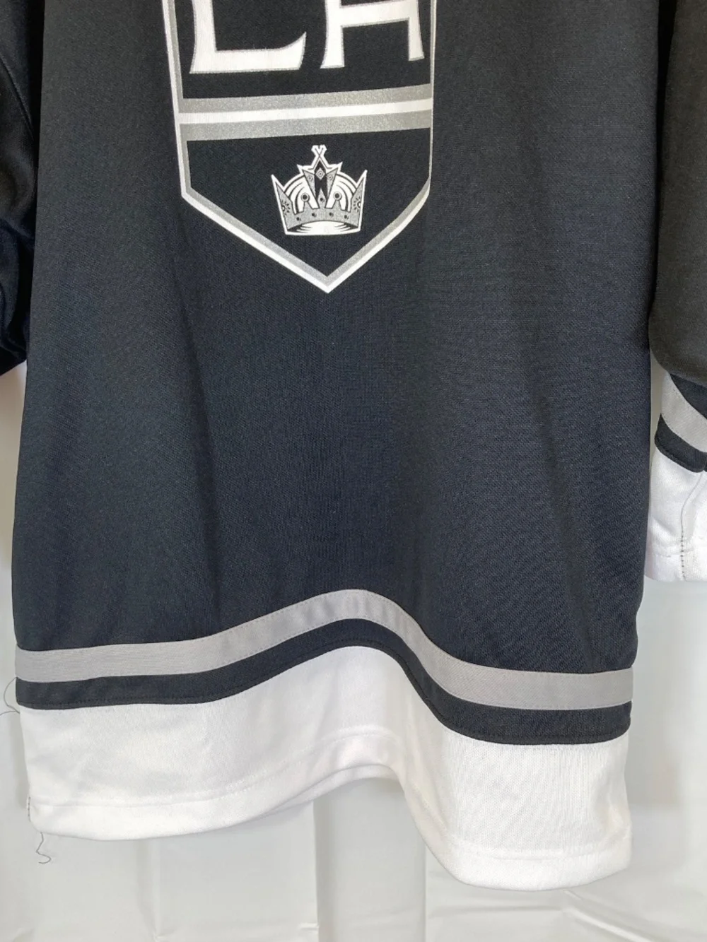 Los Angeles Kings YOUTH XL Jersey Shirt Black White 16/18 Long Sleeve V Neck